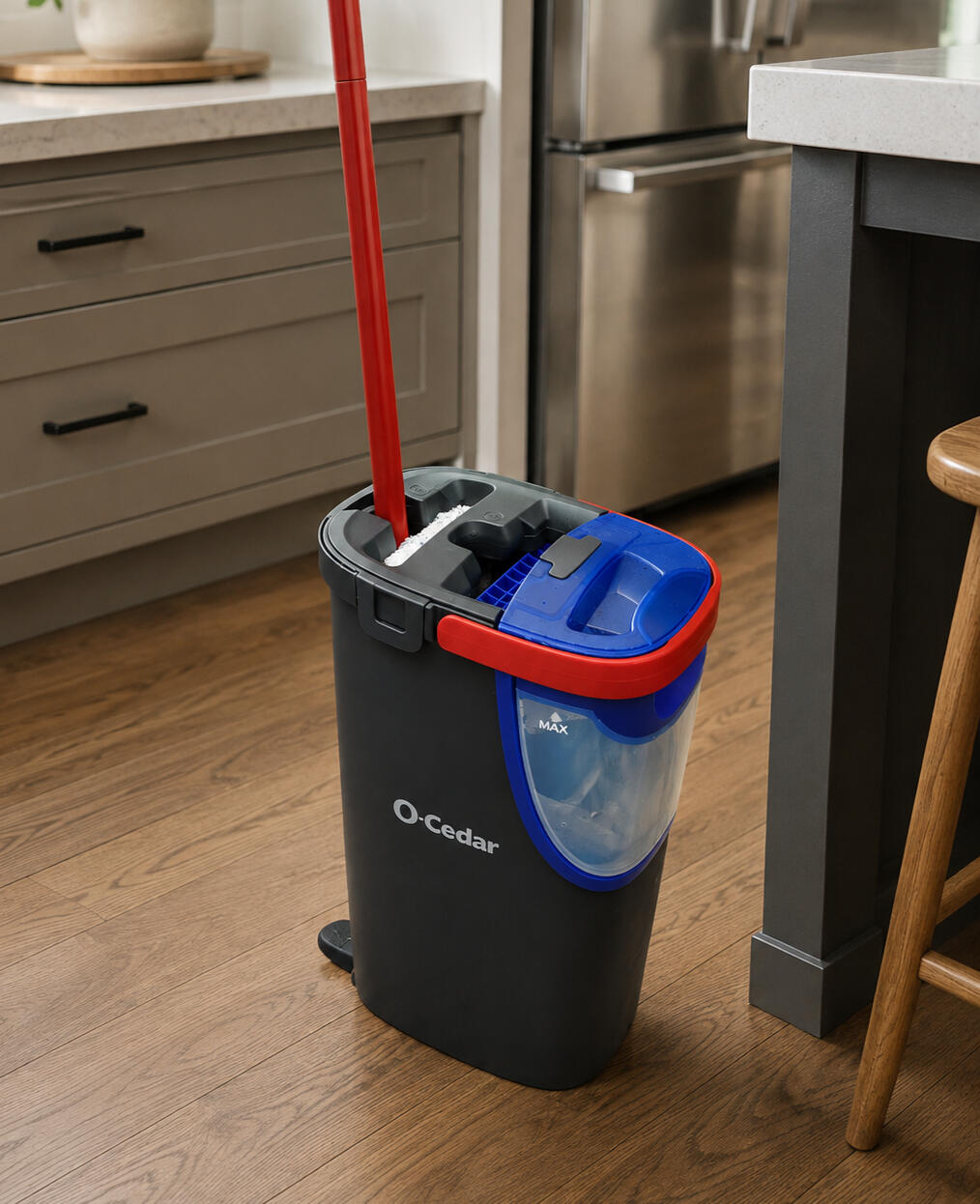 Keeps the clean mop water clean